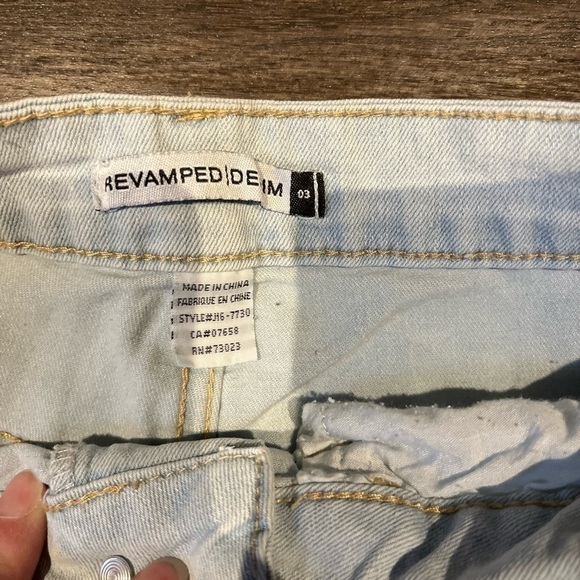 Revamped denim distressed jeans - Picture 4 of 5